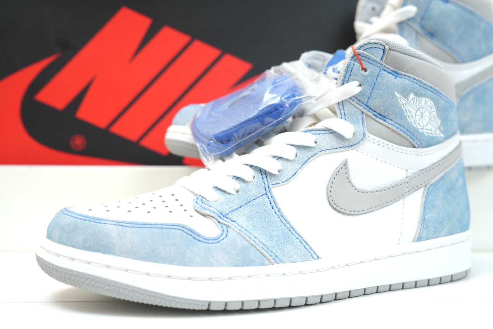 Nike Air Jordan 1 High OG "Hyper Royal"