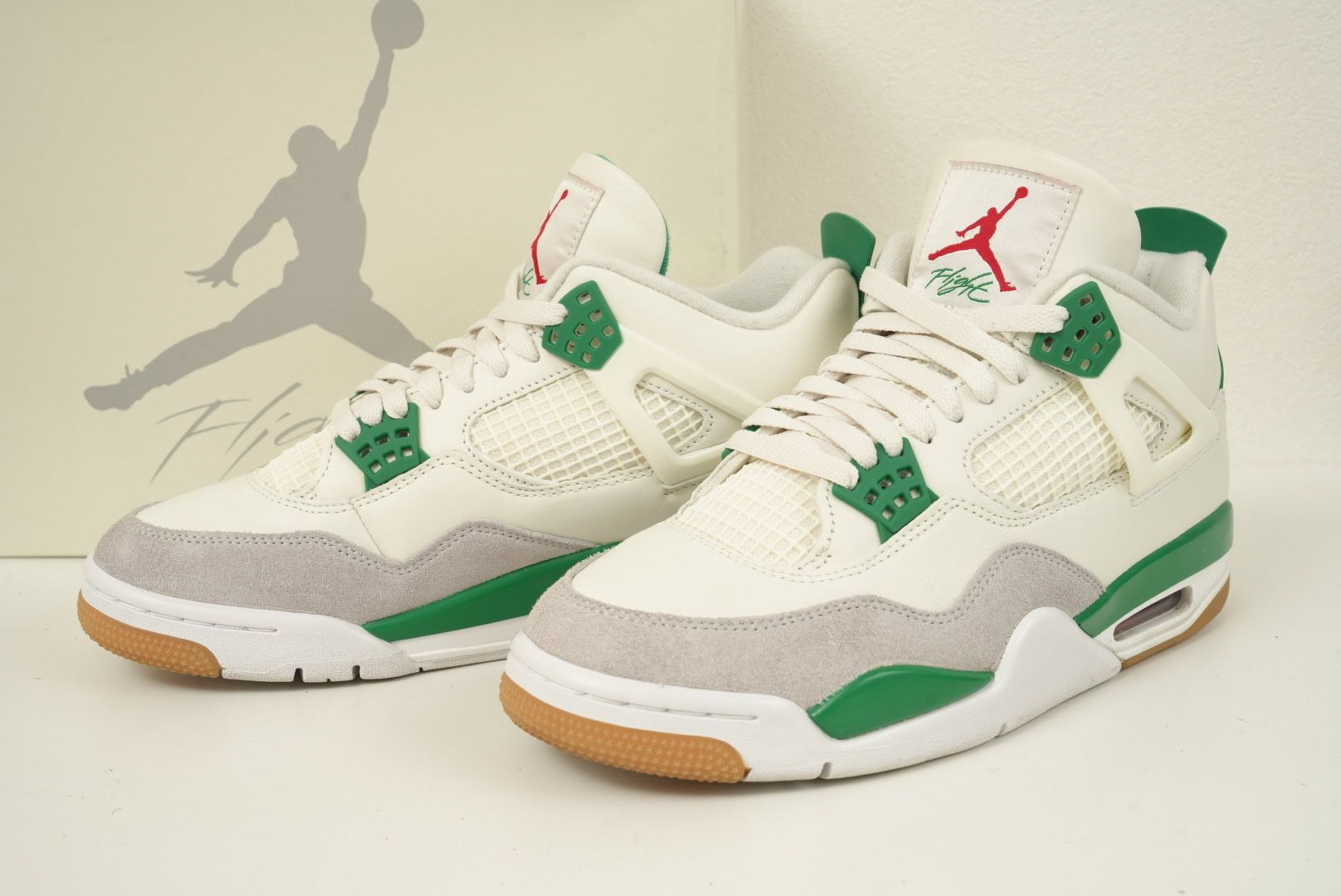 Nike SB × Air Jordan 4 Retro SP "Pine Green"
