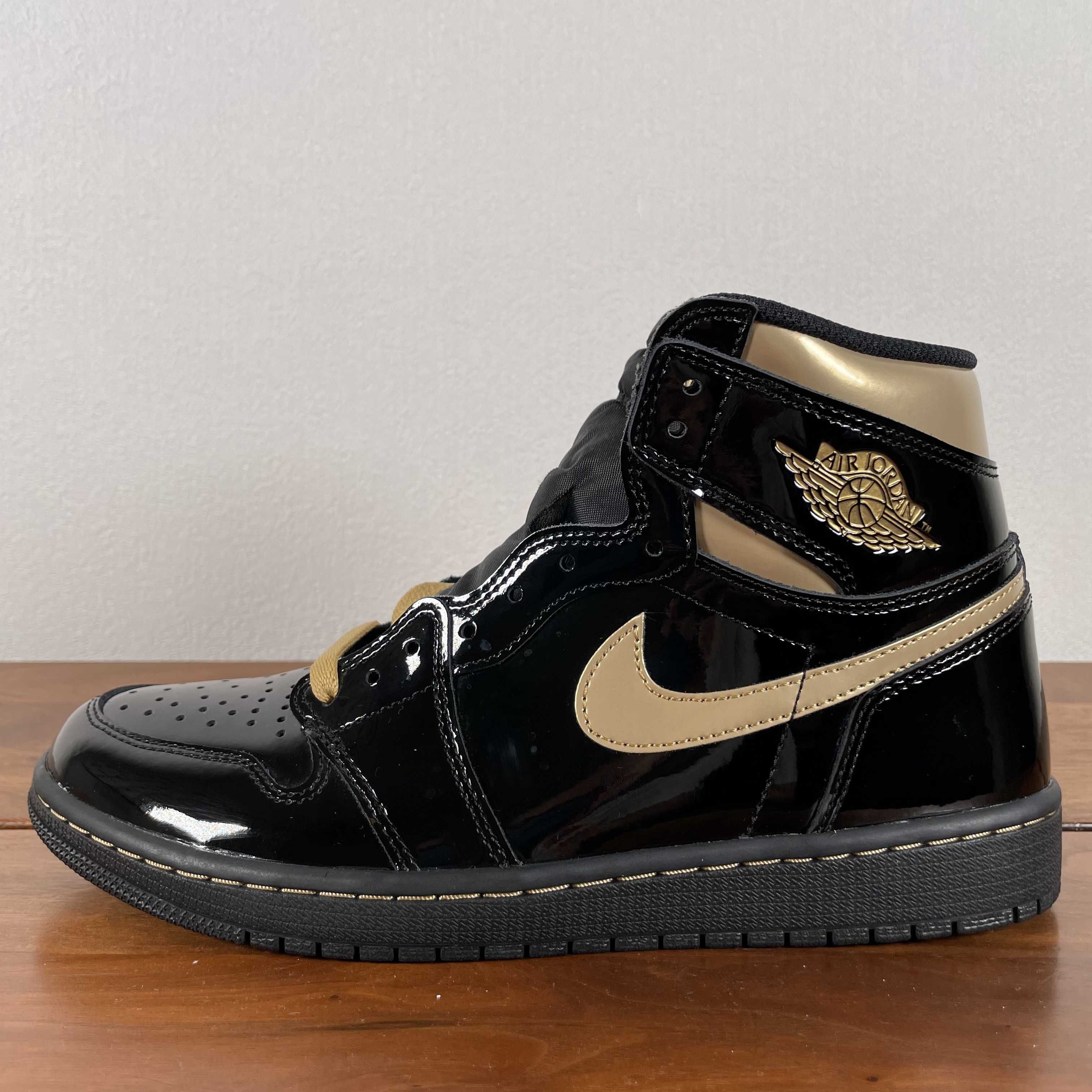 Nike Air Jordan 1 High OG "Black-Metalic Gold"