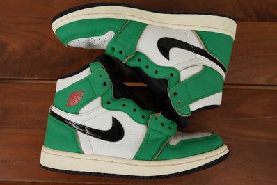 Nike Women's Air Jordan 1 High OG "Lucky Green/White-Sail-Black"
