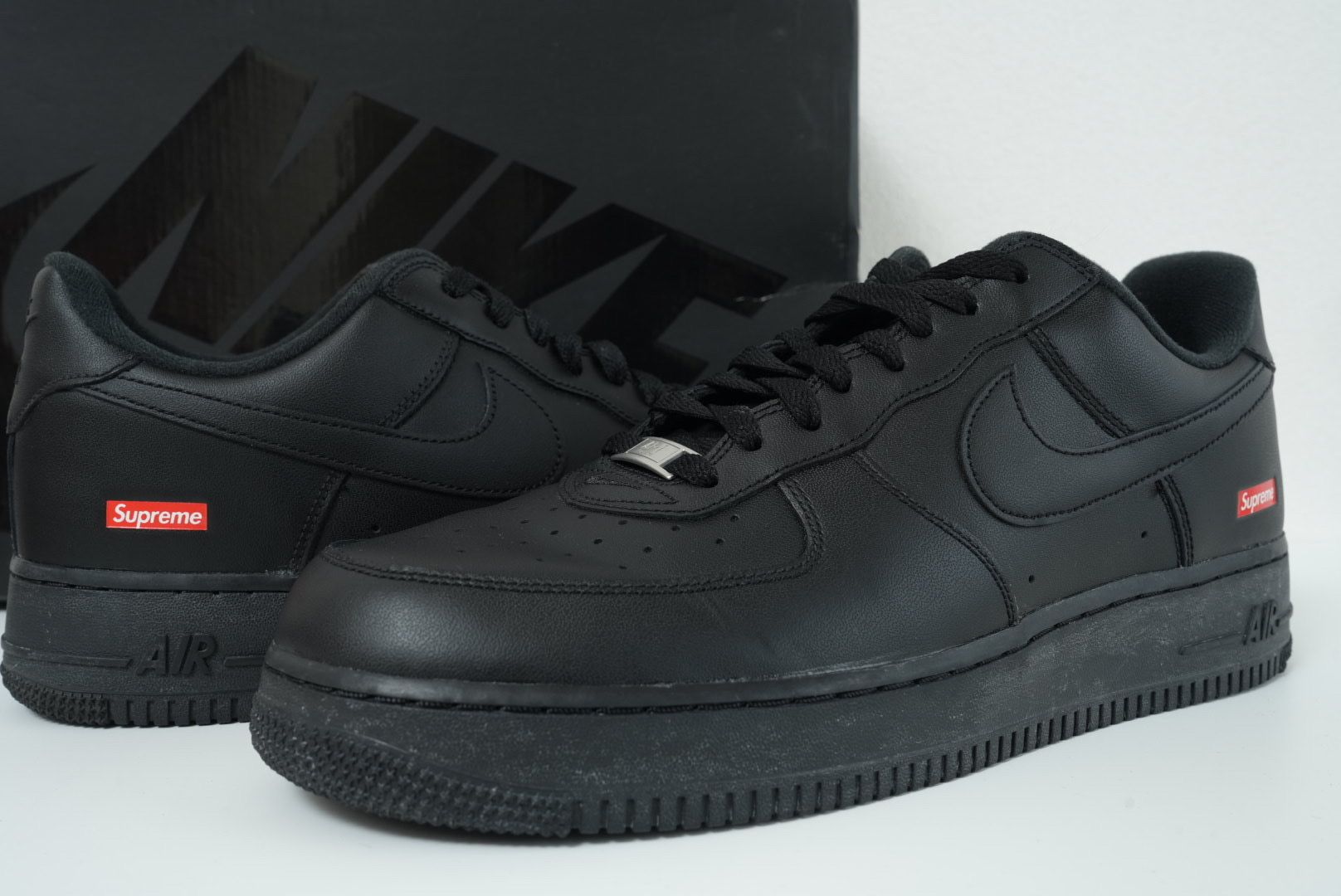 Supreme × Nike Air Force 1 Low "Black"