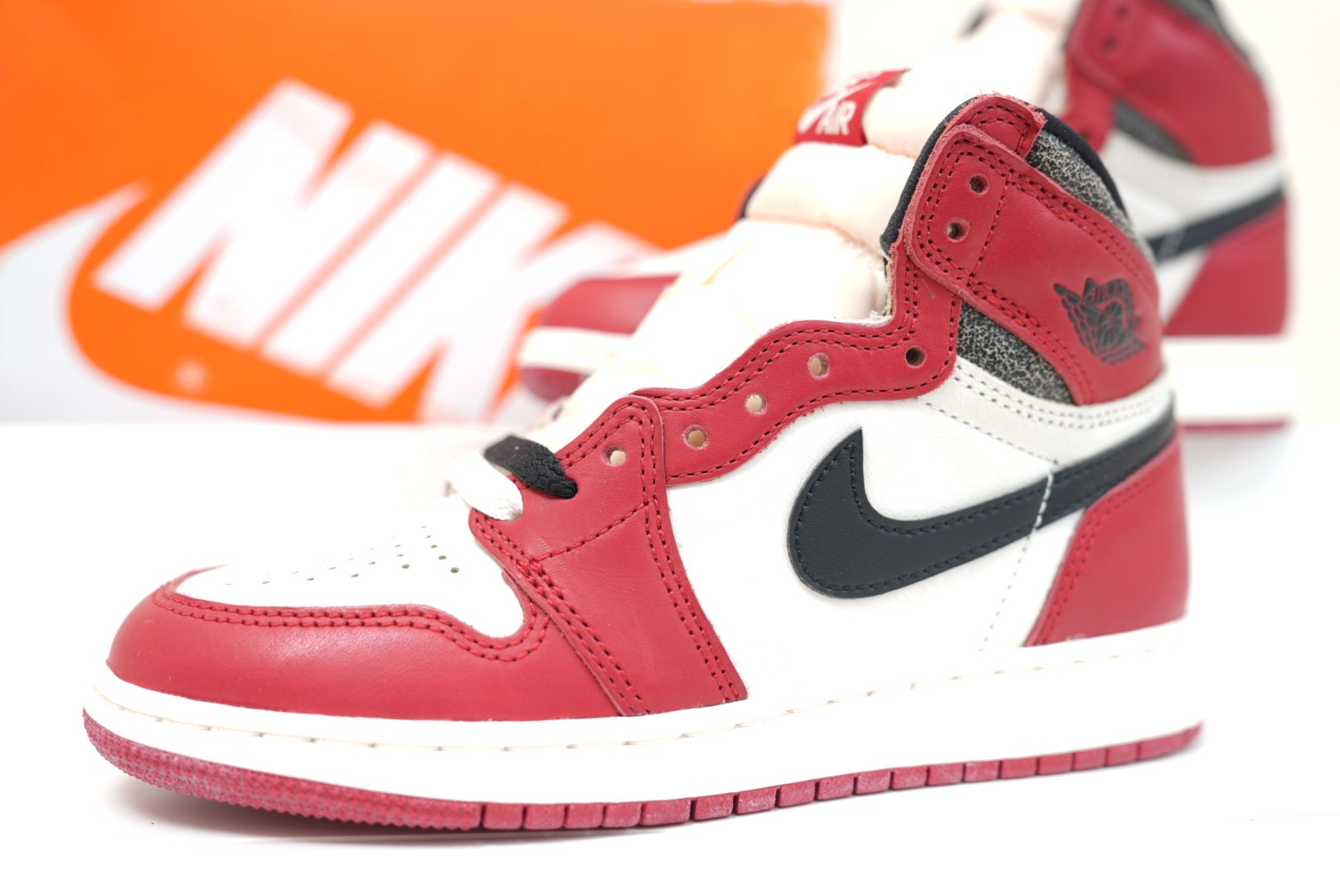 Nike GS Air Jordan 1 High OG "Lost & Found/Chicago"