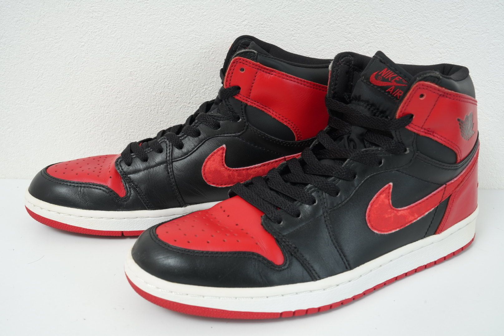 Nike Air Jordan 1 Retro High "Black Varsity Red/Bred"(2001)