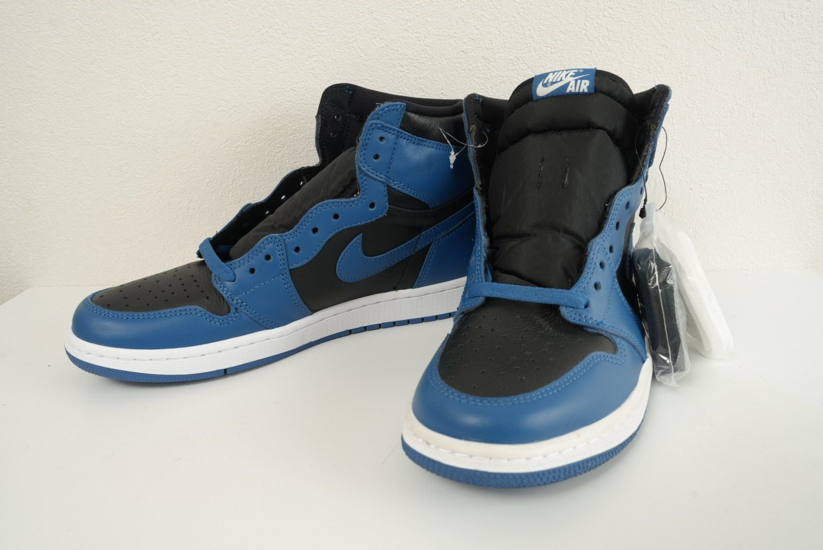 Nike Air Jordan 1 Retro High OG "Dark Marina Blue"