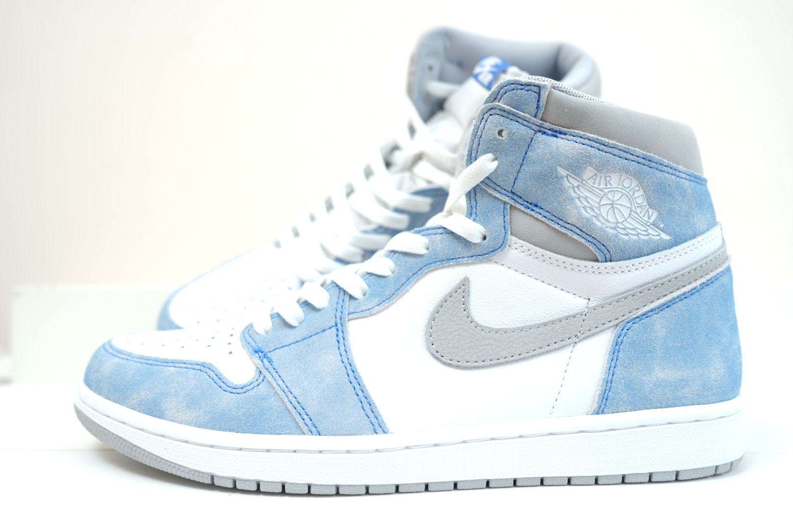 Nike Air Jordan 1 High OG "Hyper Royal"