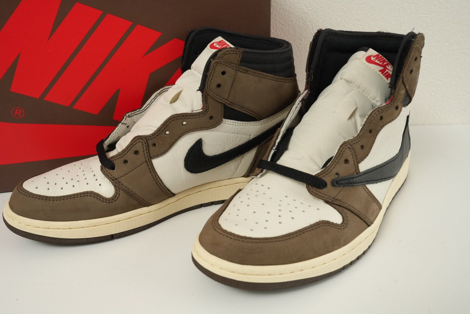 Travis Scott × Nike Air Jordan 1 Retro High OG TS SP "Sail/Dark Mocha"