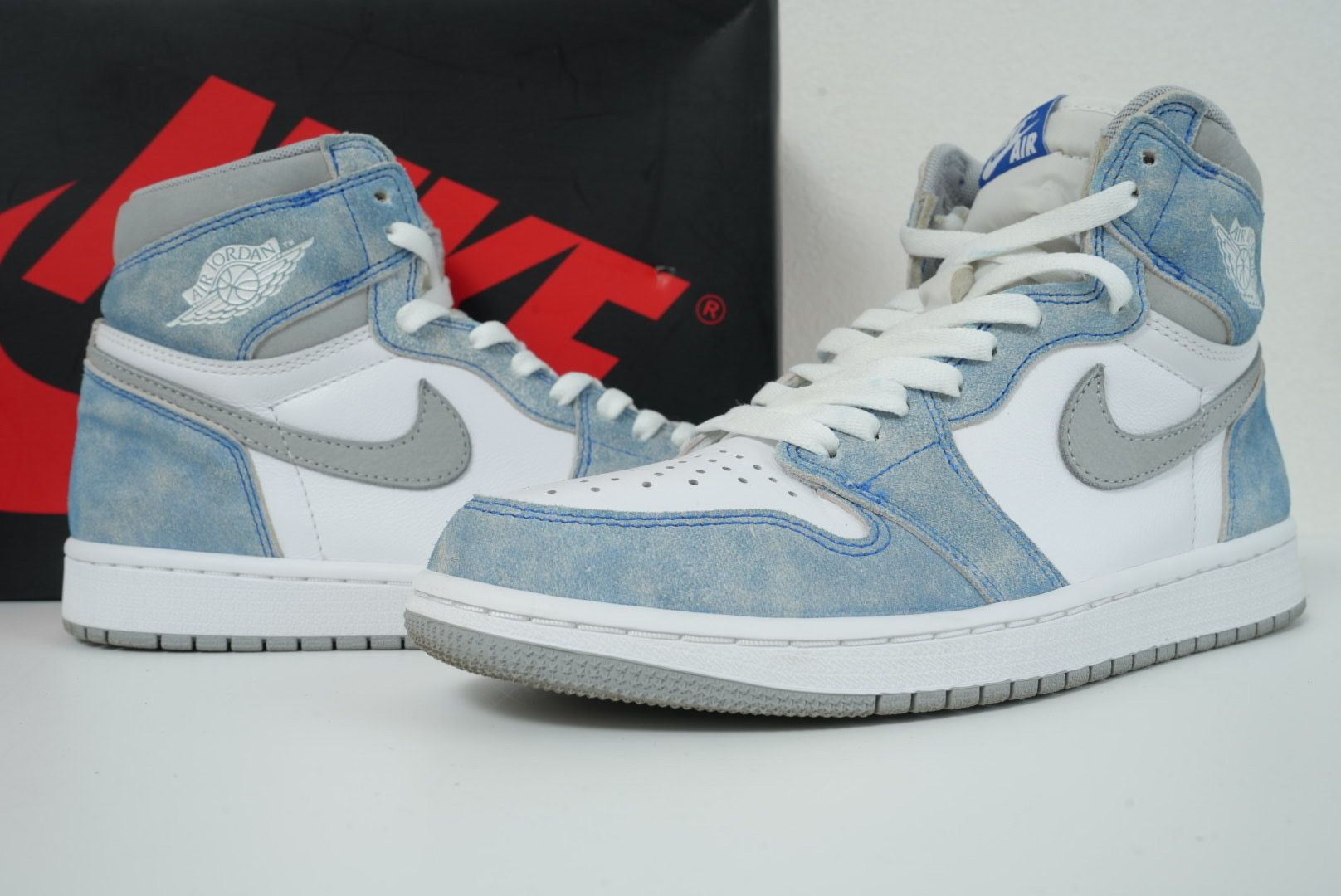 Nike Air Jordan 1 High OG "Hyper Royal"