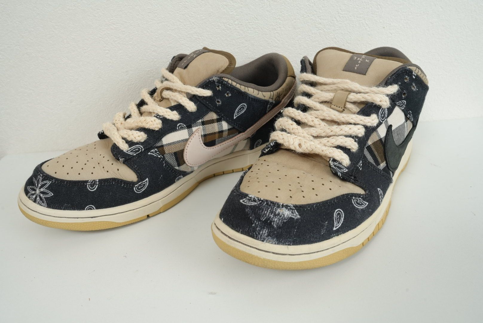 Travis Scott × Nike SB Dunk Low "Black/Parachute Beige"