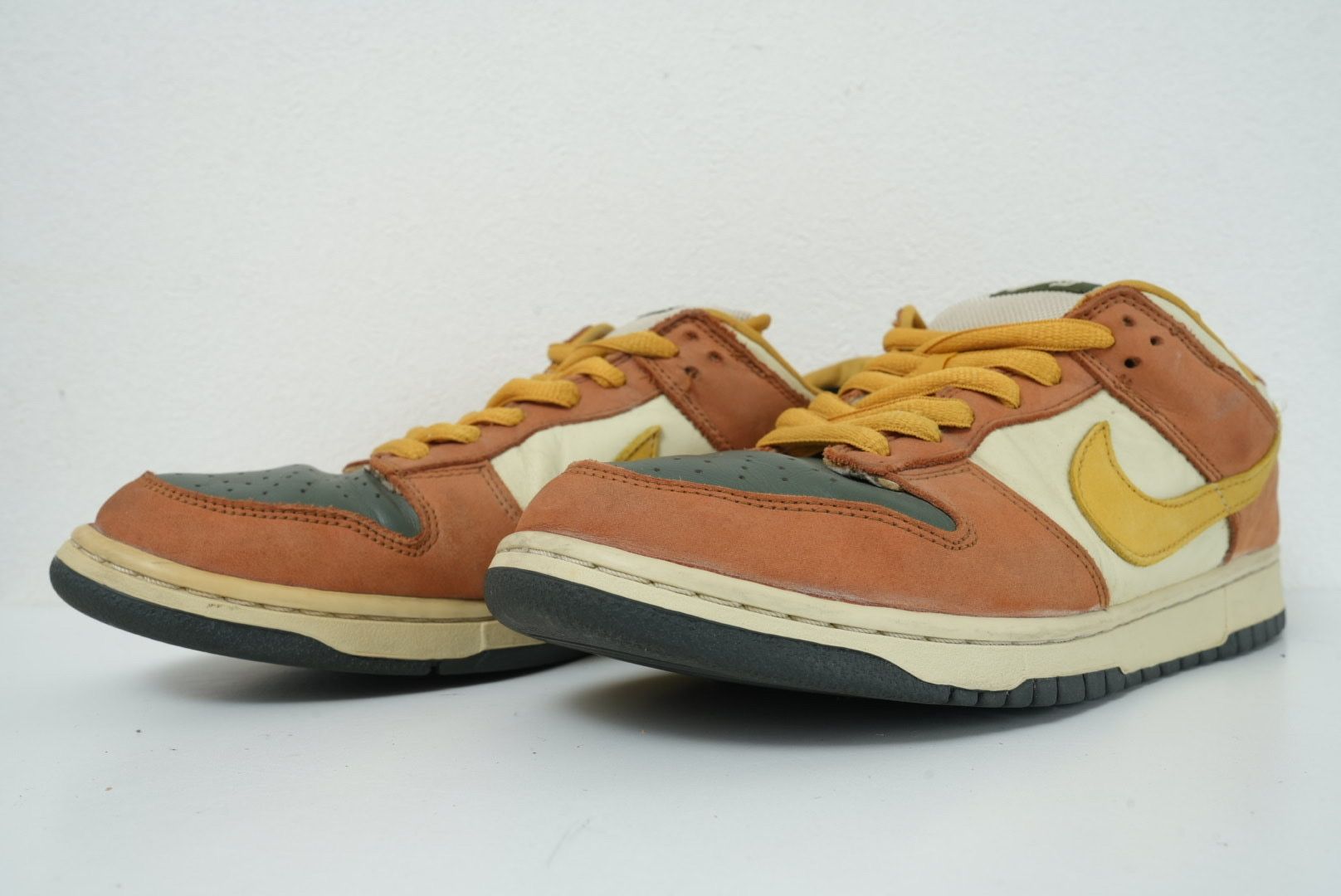 Nike Dunk SB Low Pro "Vapour/Mineral Yellow"