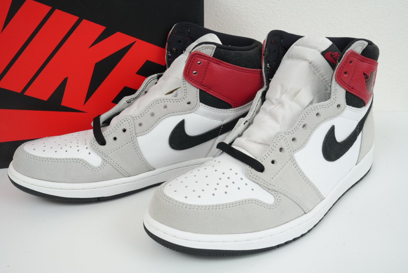 Nike Air Jordan 1 High OG "White/Black/Light Smoke Grey"