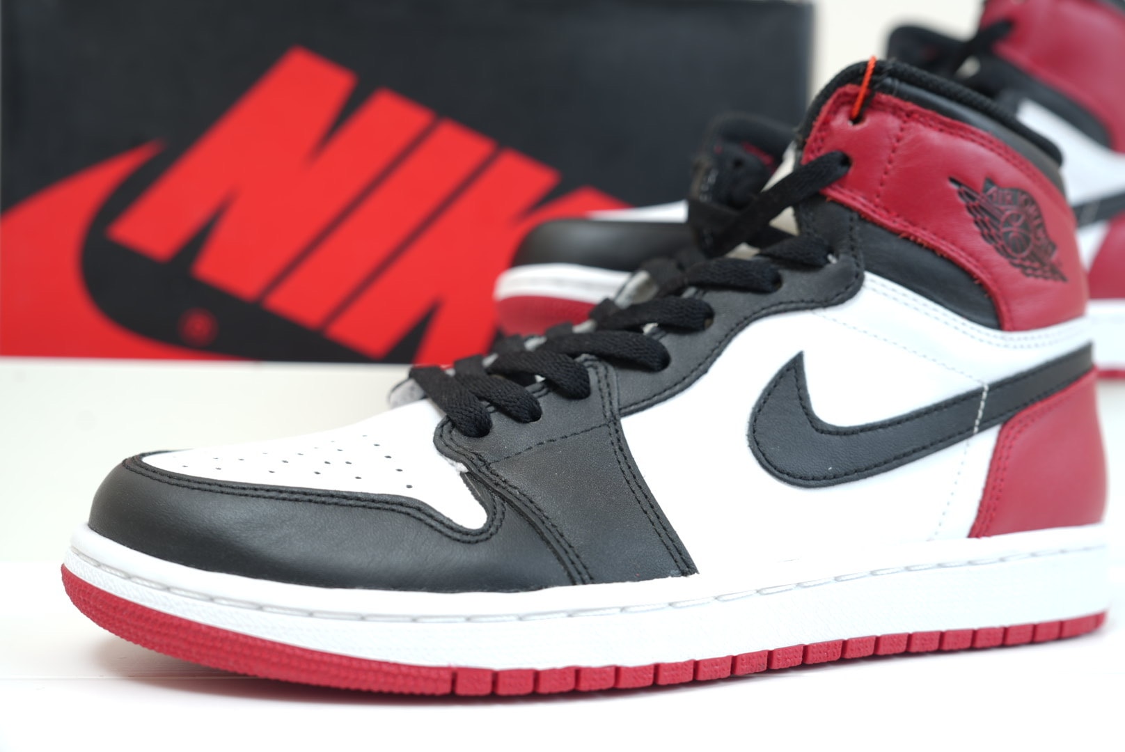 Nike Air Jordan 1 Retro High OG "Black Toe"