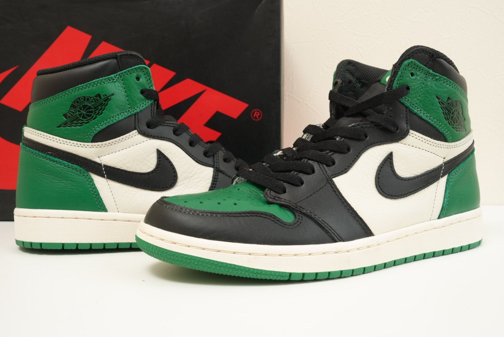Nike Air Jordan 1 Retro High OG "Pine Green"(2018)
