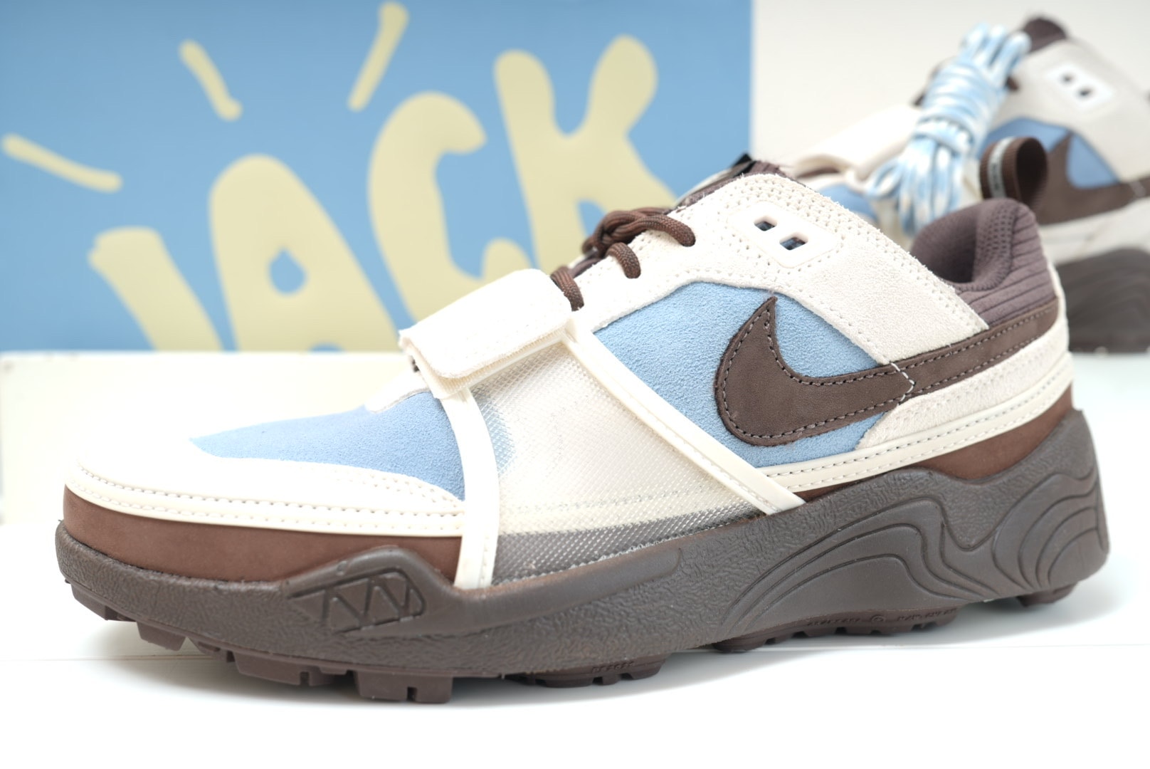 Travis Scott × Nike Zoom Field Jaxx "Pale Ivory and Leche Blue"