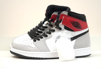 Nike Air Jordan 1 High OG "White/Black/Light Smoke Grey"