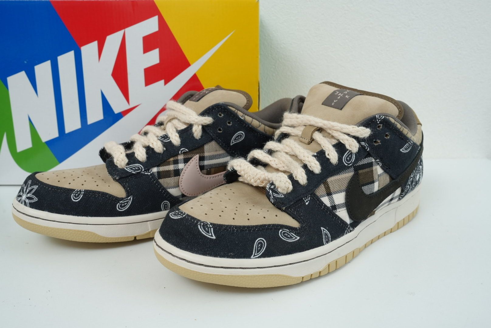 Travis Scott × Nike SB Dunk Low "Black/Parachute Beige"