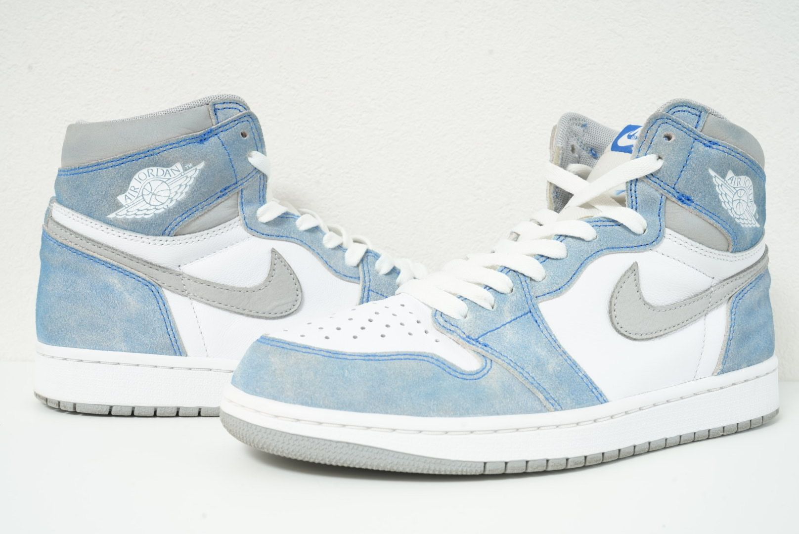 Nike Air Jordan 1 High OG "Hyper Royal"