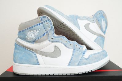 Nike Air Jordan 1 High OG "Hyper Royal"