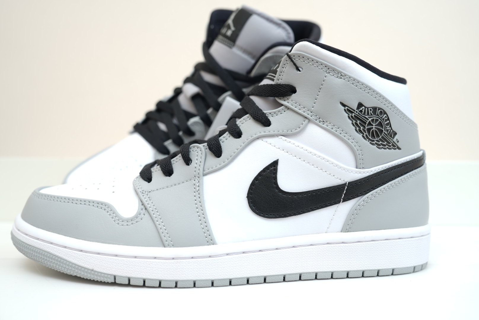 Nike Air Jordan 1 Mid "Light Smoke Grey/White/Black"