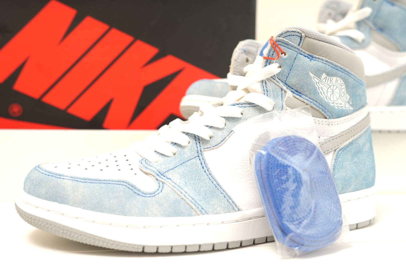 Nike Air Jordan 1 High OG "Hyper Royal"