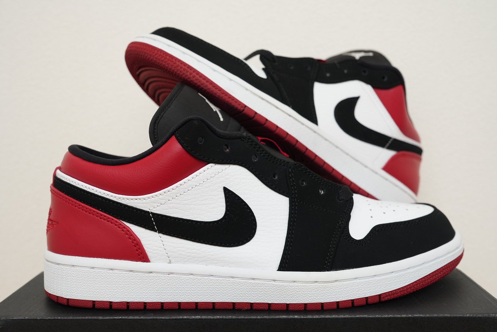 Nike Air Jordan 1 Low "Black Toe"