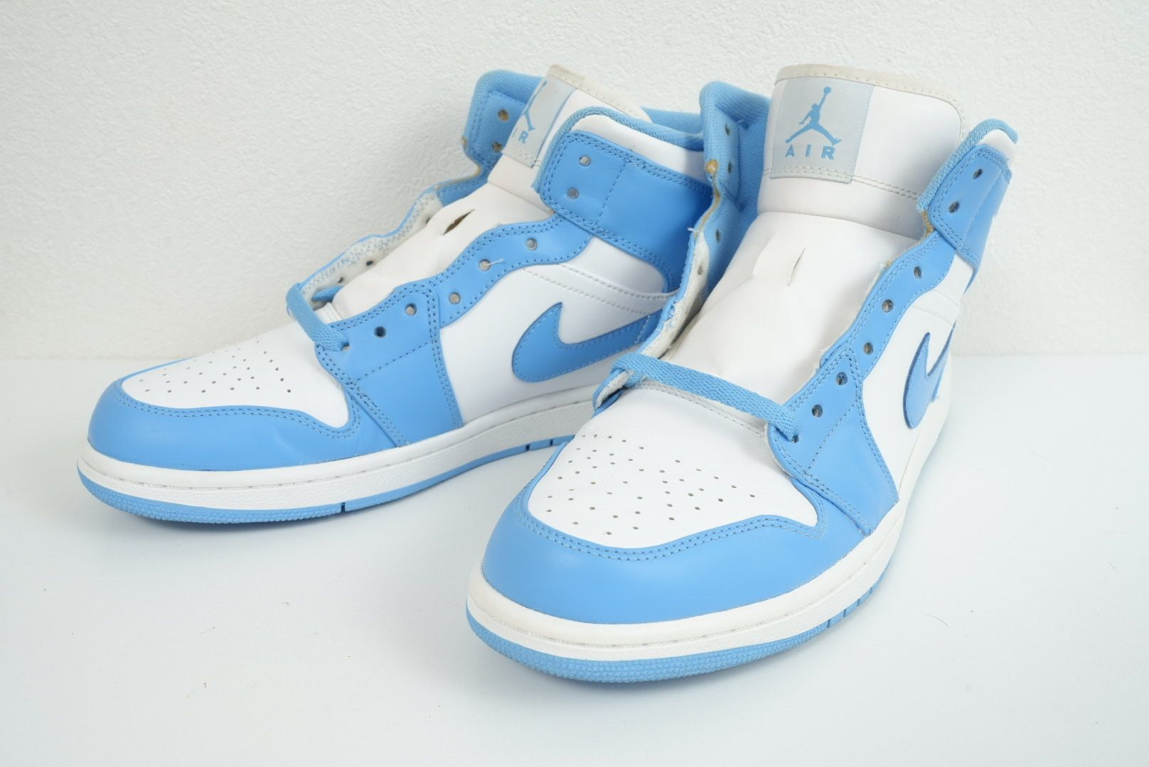 Nike Air Jordan 1 Retro Mid "UNC"