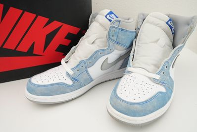 Nike Air Jordan 1 High OG "Hyper Royal"
