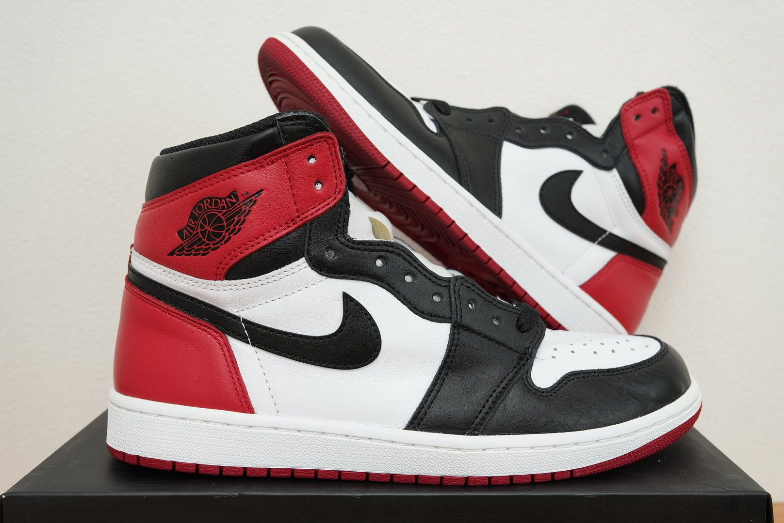 Nike Air Jordan 1 Retro High OG "Black Toe"(2016)