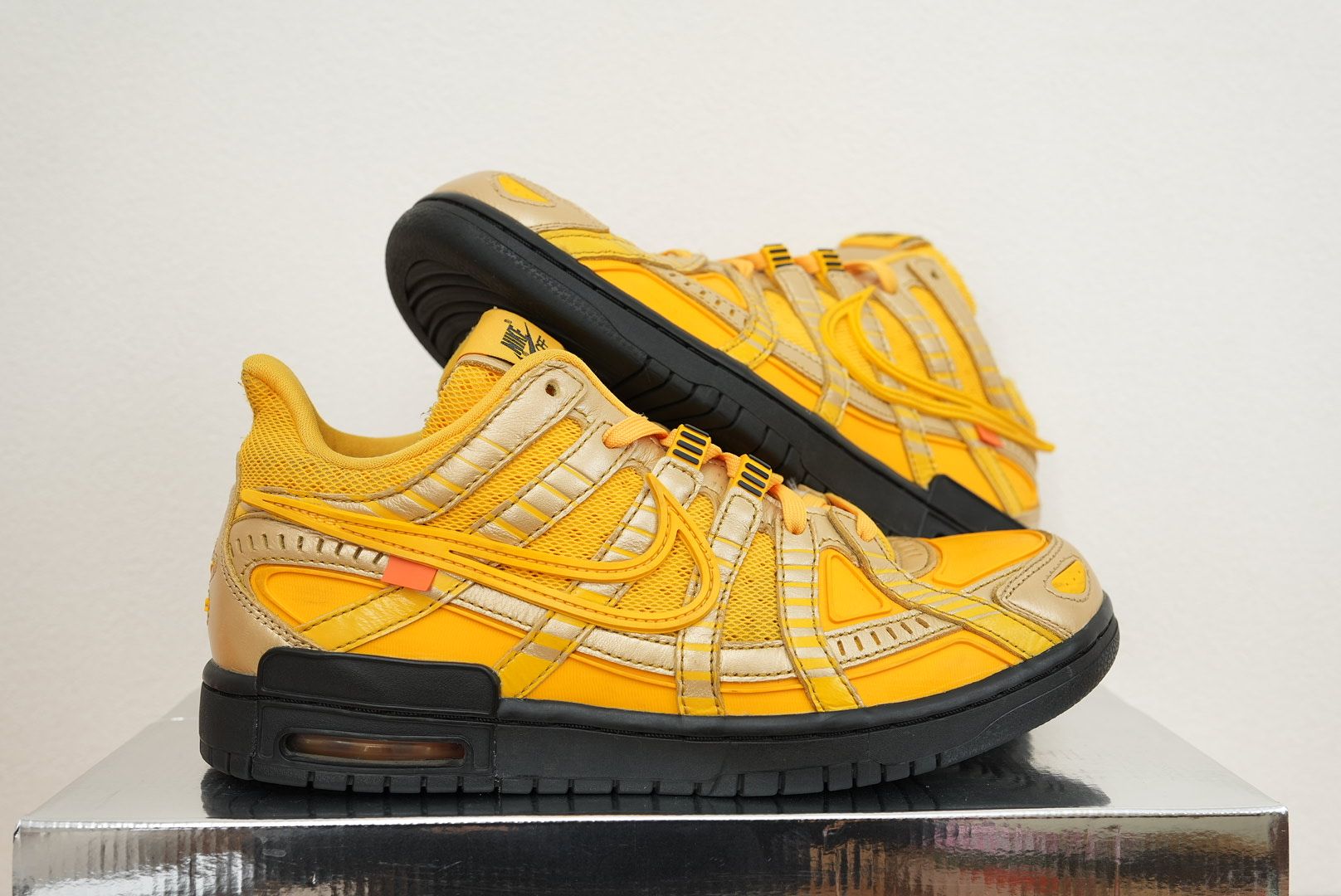 Off-White × Nike Air Rubber Dunk "University Gold"