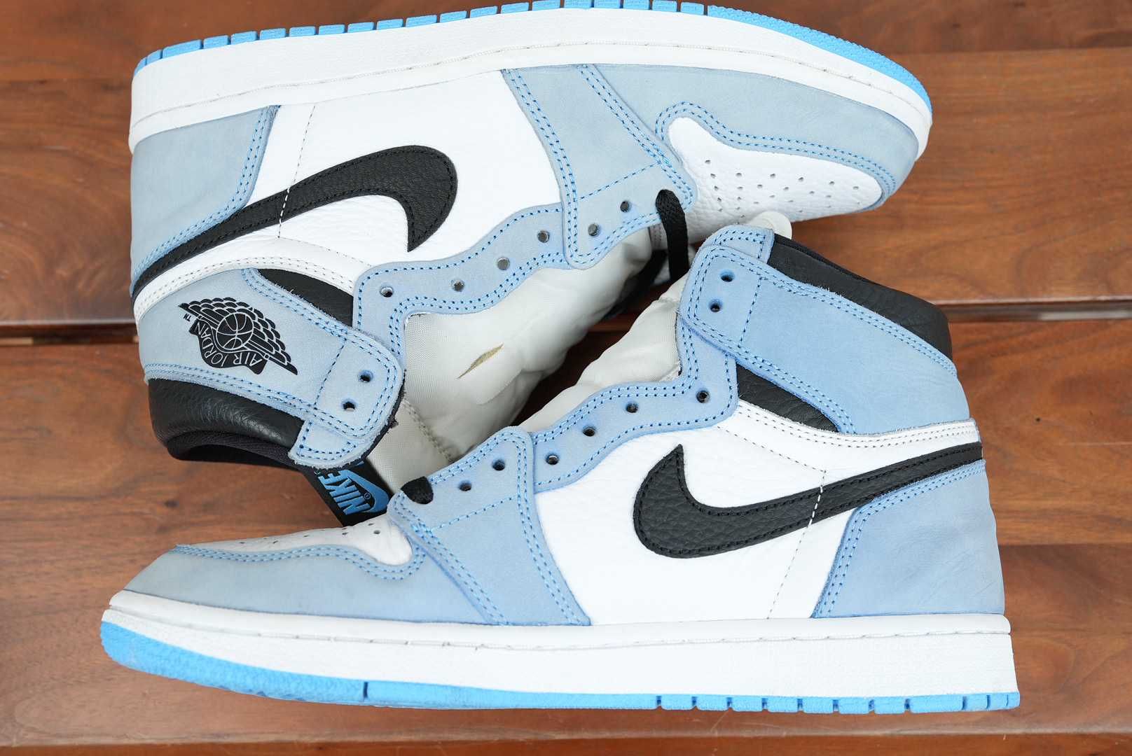 Nike Air Jordan 1 High OG "University Blue"