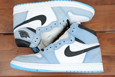 Nike Air Jordan 1 High OG "University Blue"