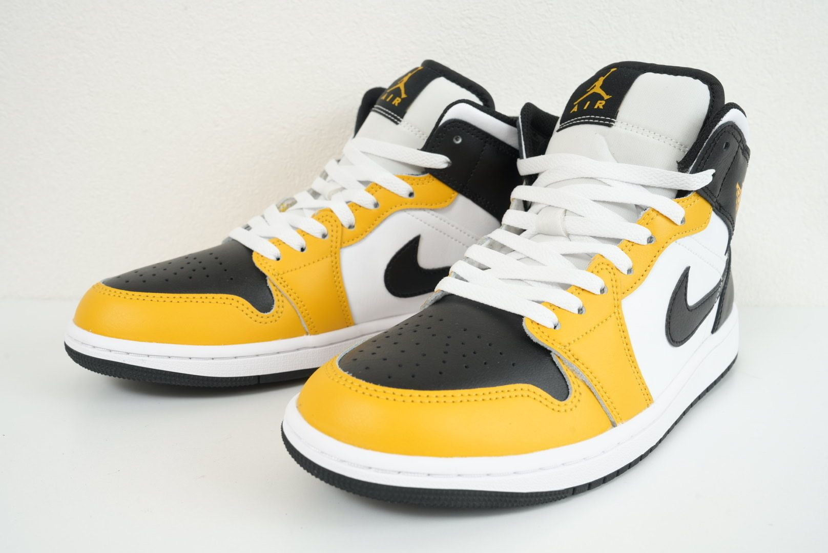 Nike Air Jordan 1 Mid "Yellow Ochre"