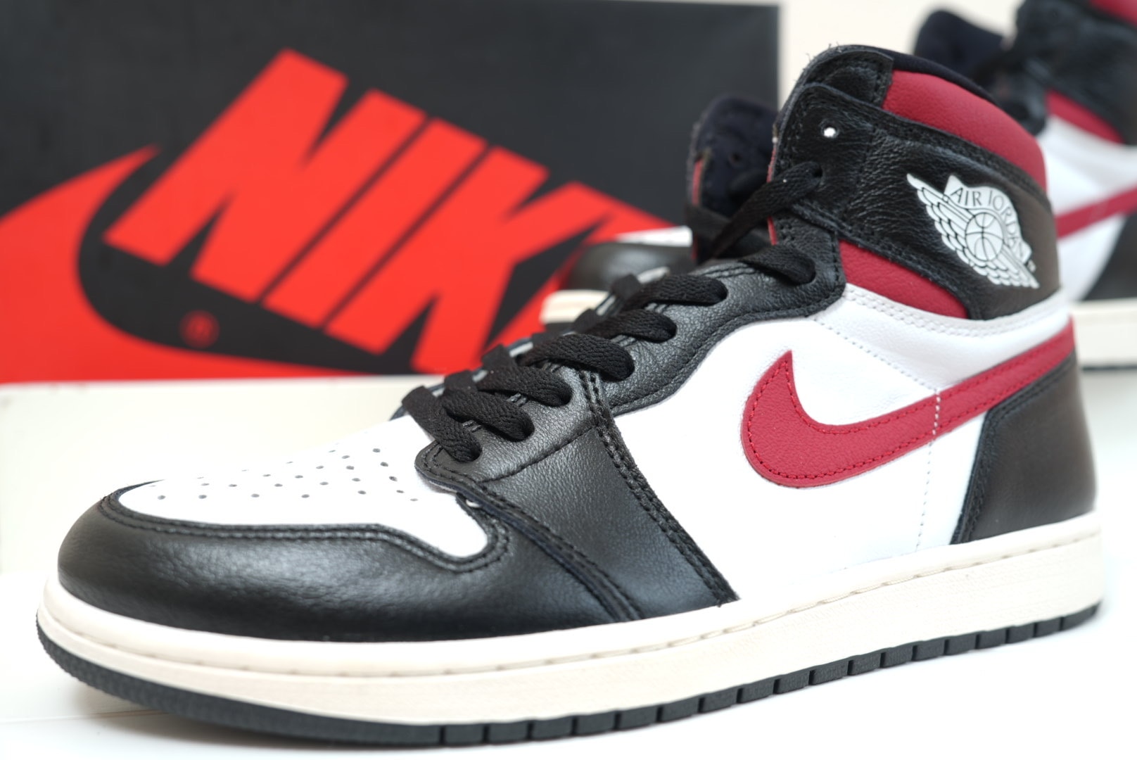Nike Air Jordan 1 Retro High "Black/White/Sail/Gym Red"