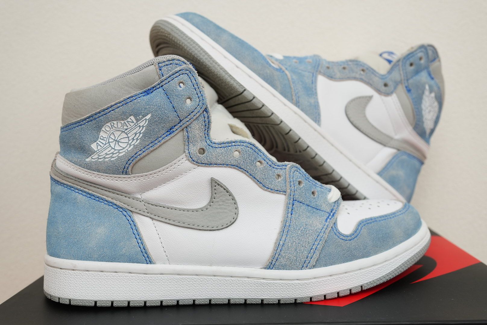 Nike Air Jordan 1 High OG "Hyper Royal"