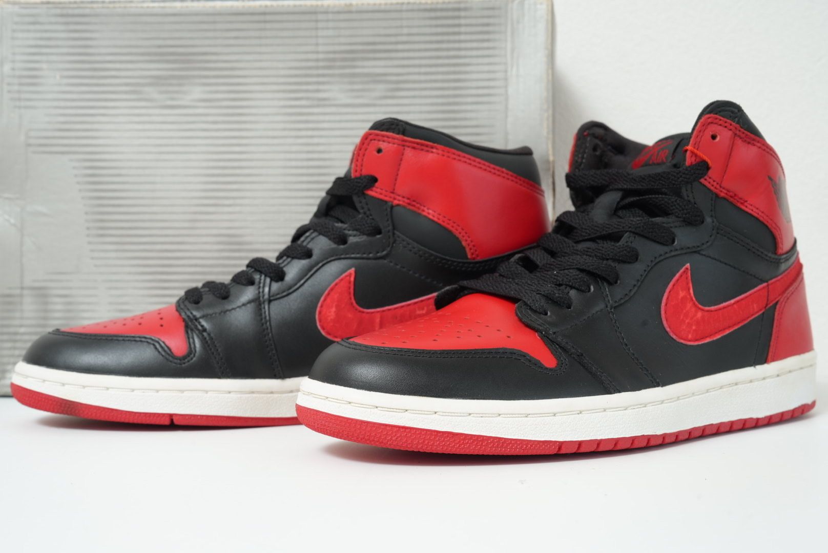 Nike Air Jordan 1 Retro High "Black Varsity Red/Bred"(2001)