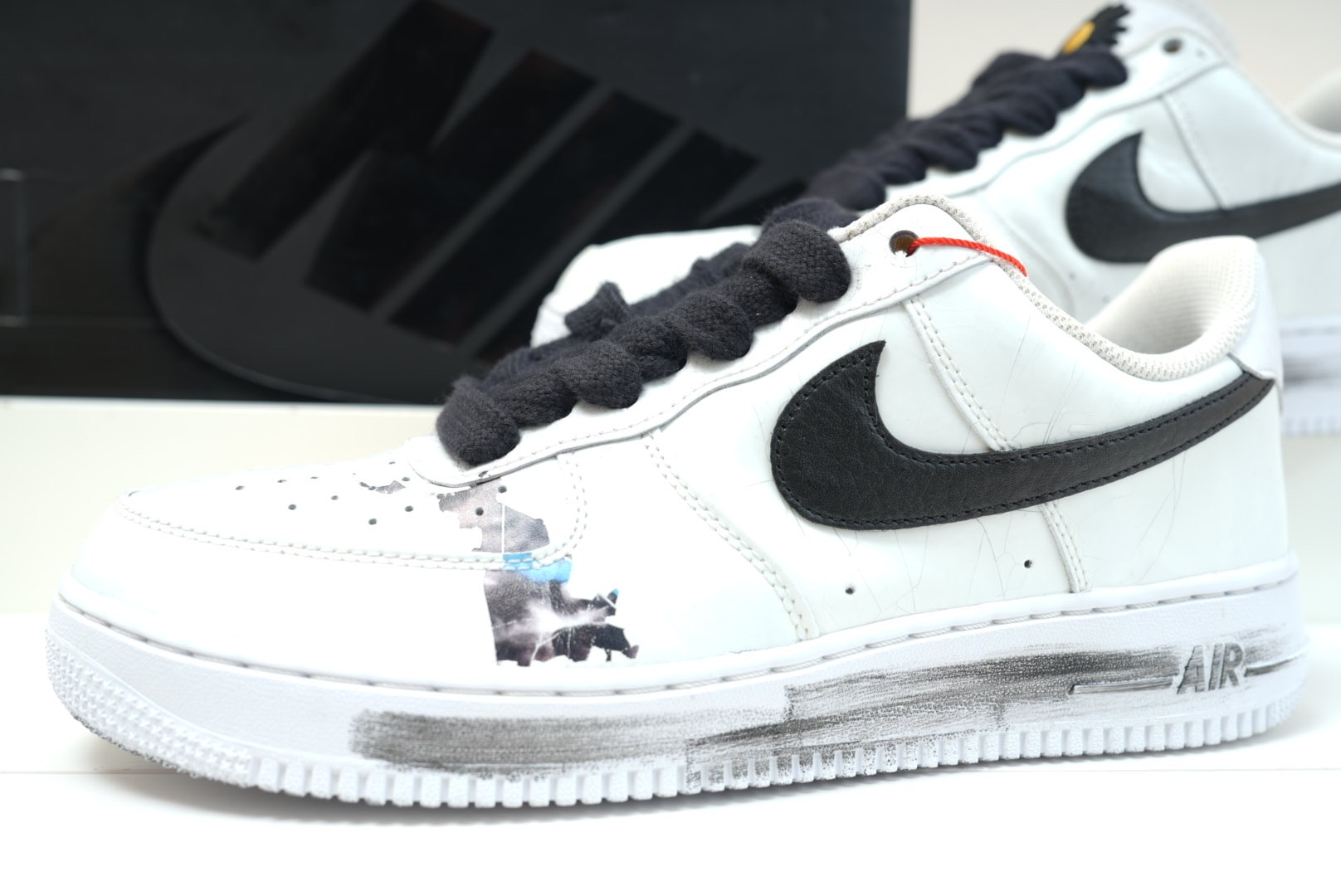 PEACEMINUSONE × Nike Air Force 1 Low "Para-noise/White/Black" / G-DRAGON