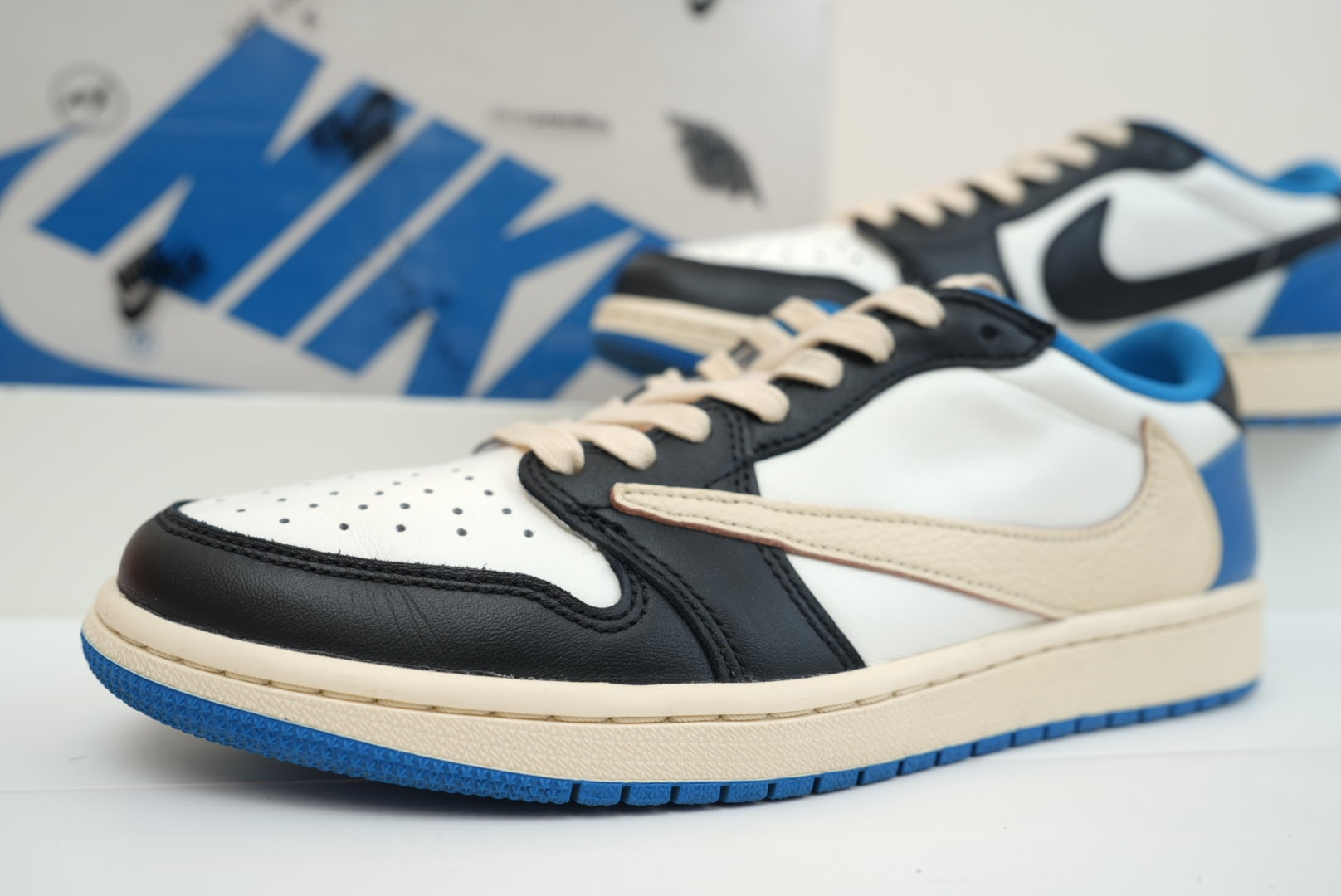 Travis Scott × fragment design × Nike Air Jordan 1 Low OG SP "Military Blue"