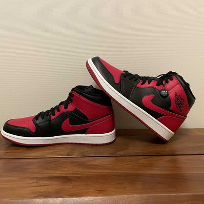 Nike Air Jordan 1 Mid "Bred"