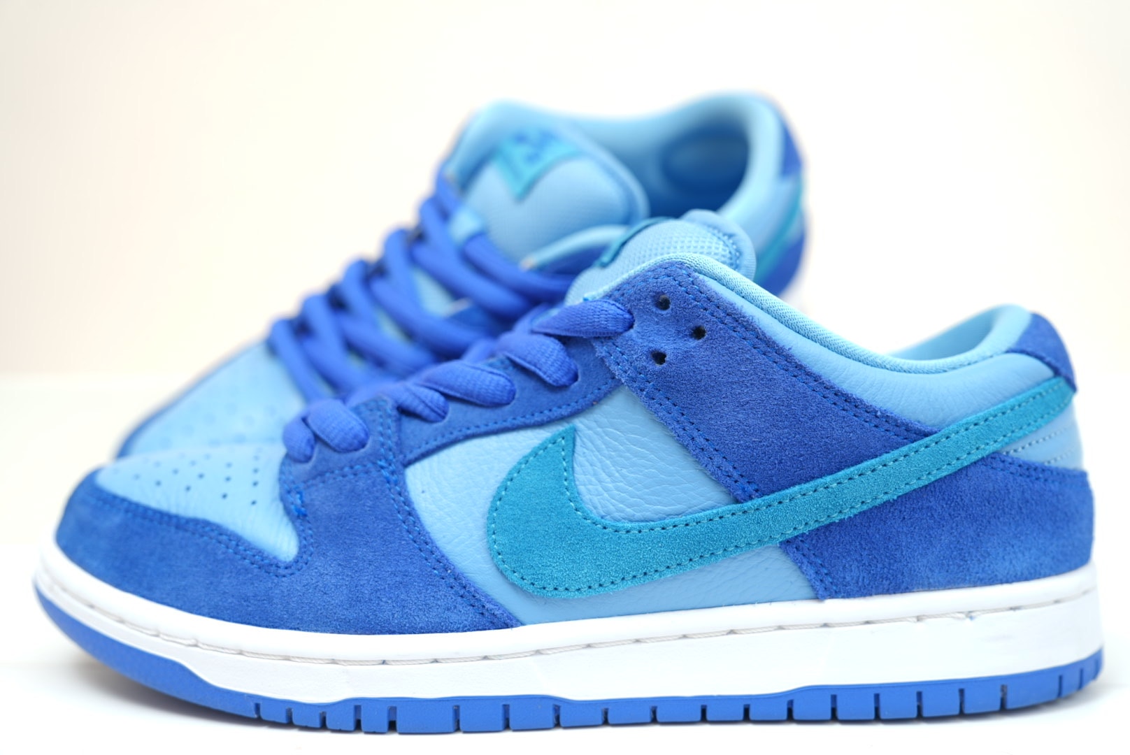 Nike SB Dunk Low "Blue Raspberry"
