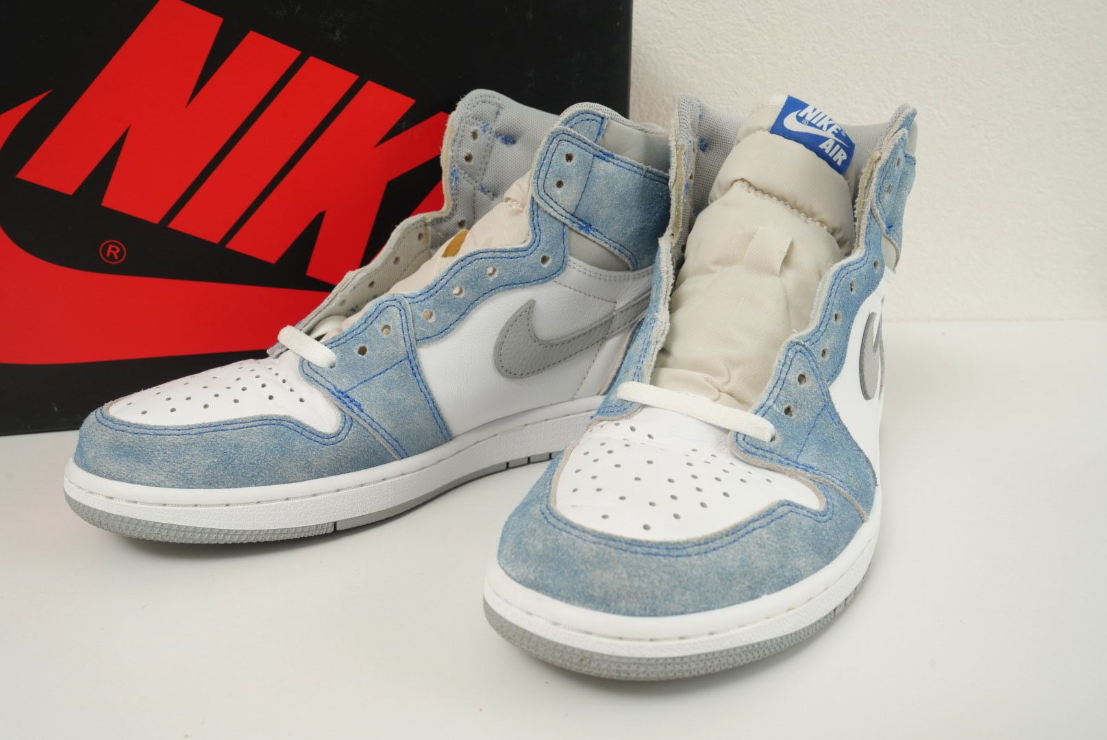 Nike Air Jordan 1 High OG "Hyper Royal"