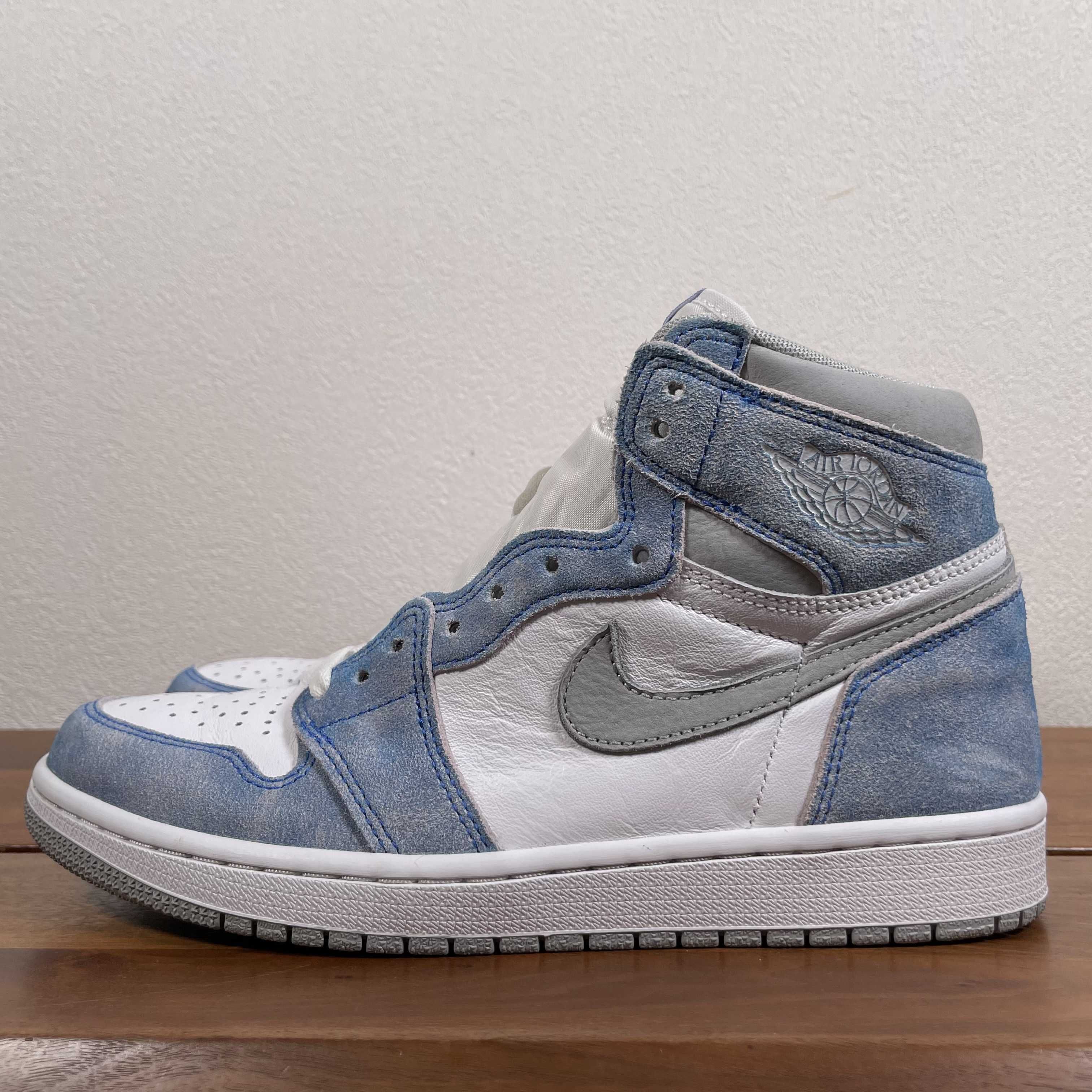 Nike Air Jordan 1 High OG "Hyper Royal"