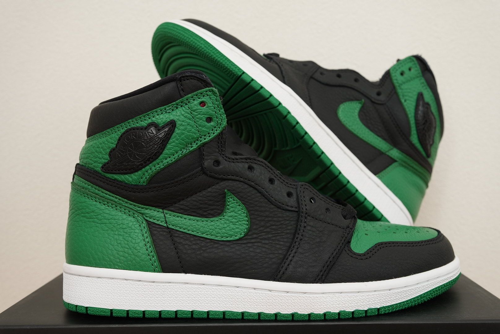 Nike Air Jordan 1 Retro High OG "Black/Pine Green" (2020)      