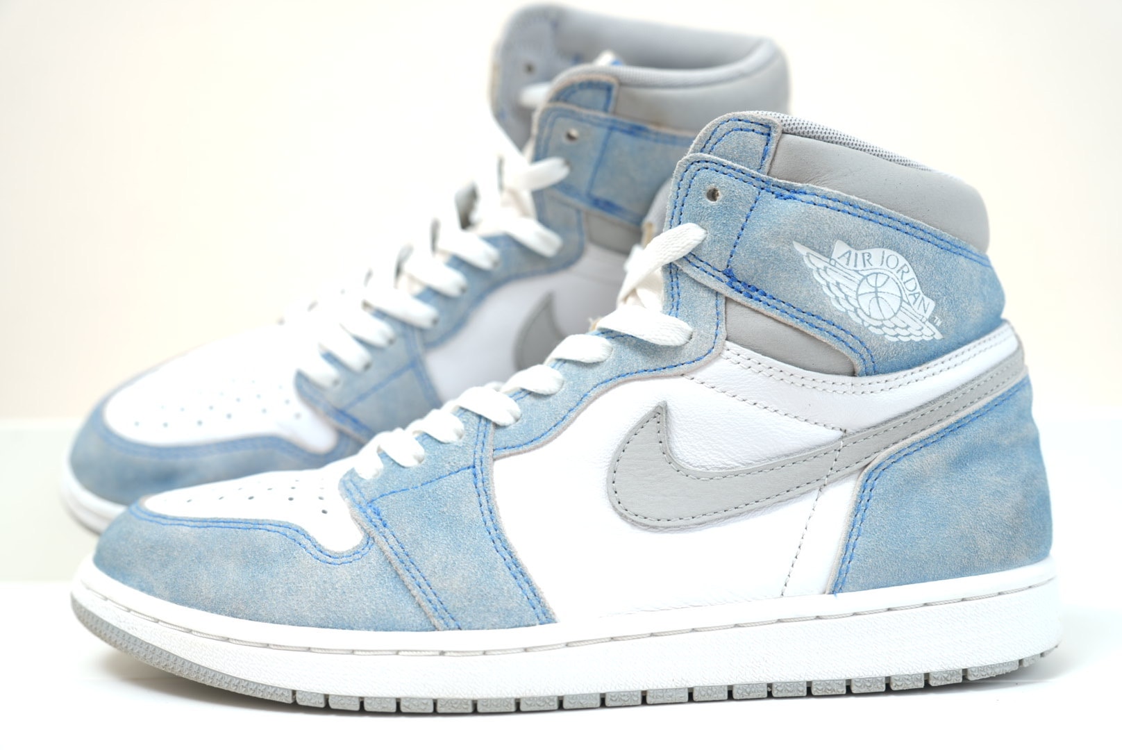 Nike Air Jordan 1 High OG "Hyper Royal"