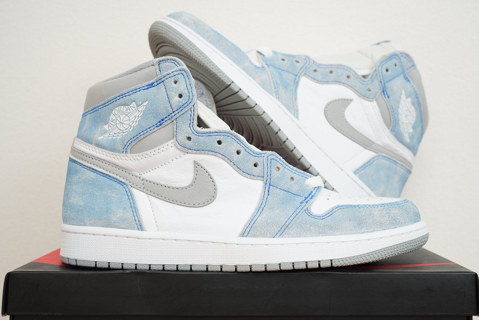 Nike Air Jordan 1 High OG "Hyper Royal"
