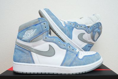 Nike Air Jordan 1 High OG "Hyper Royal"