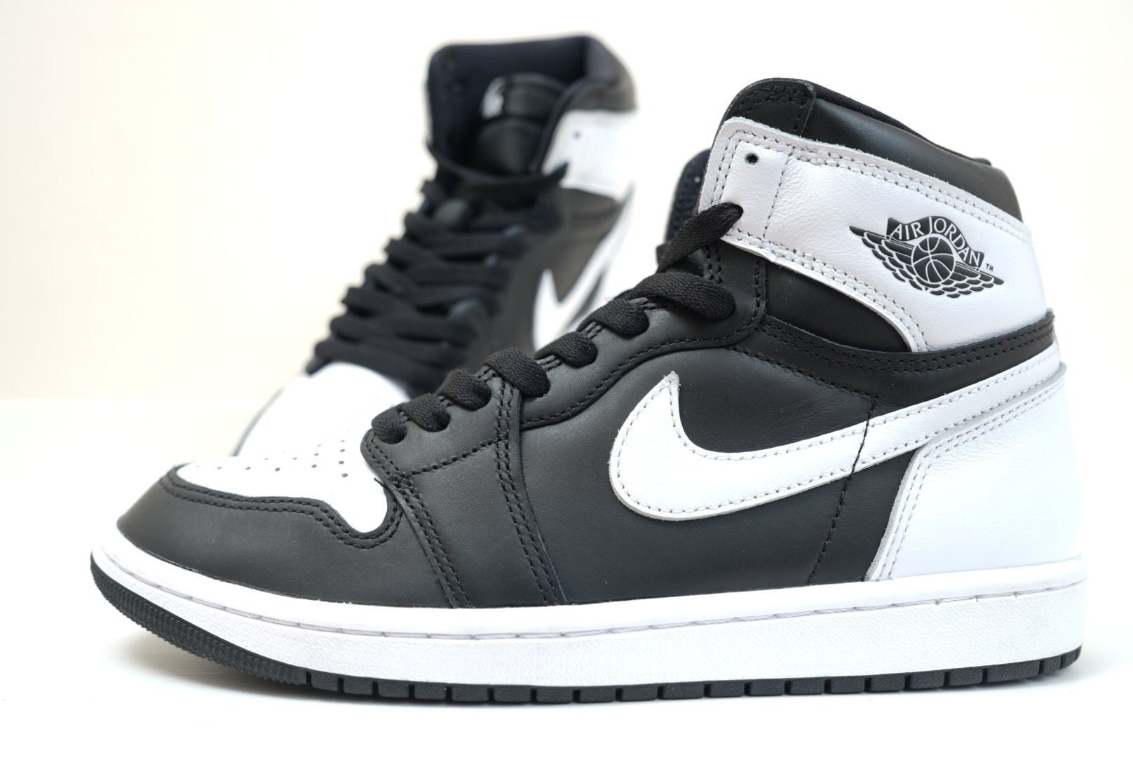 Nike Air Jordan 1 Retro High OG "Black/White"
