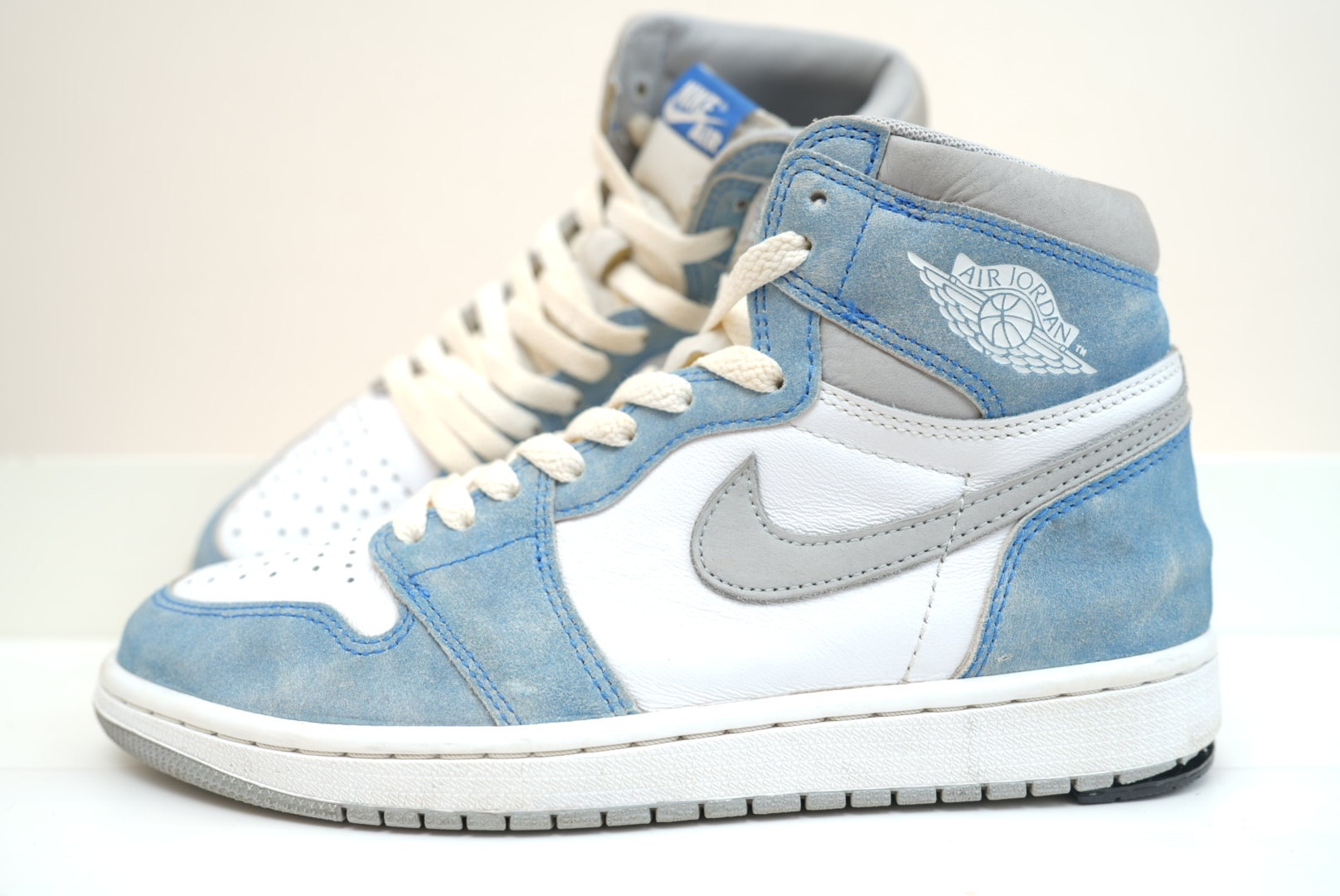 Nike Air Jordan 1 High OG "Hyper Royal"