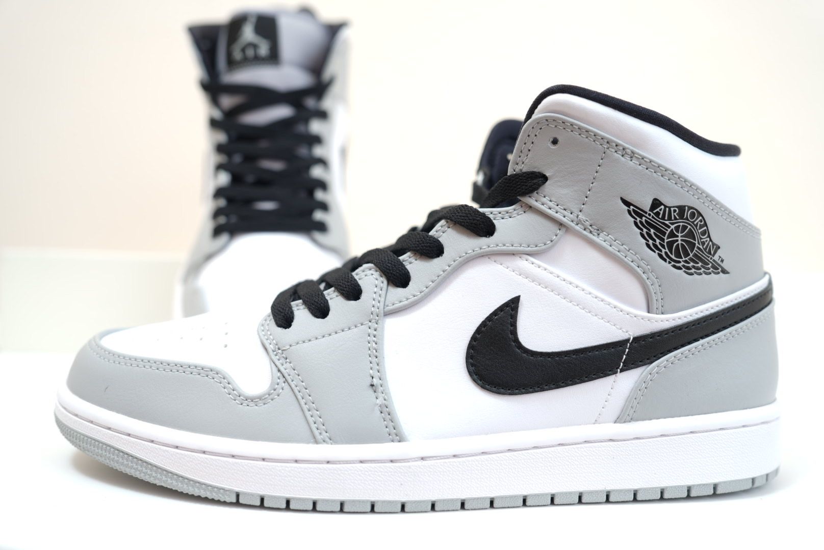 Nike Air Jordan 1 Mid "Light Smoke Grey/White/Black"
