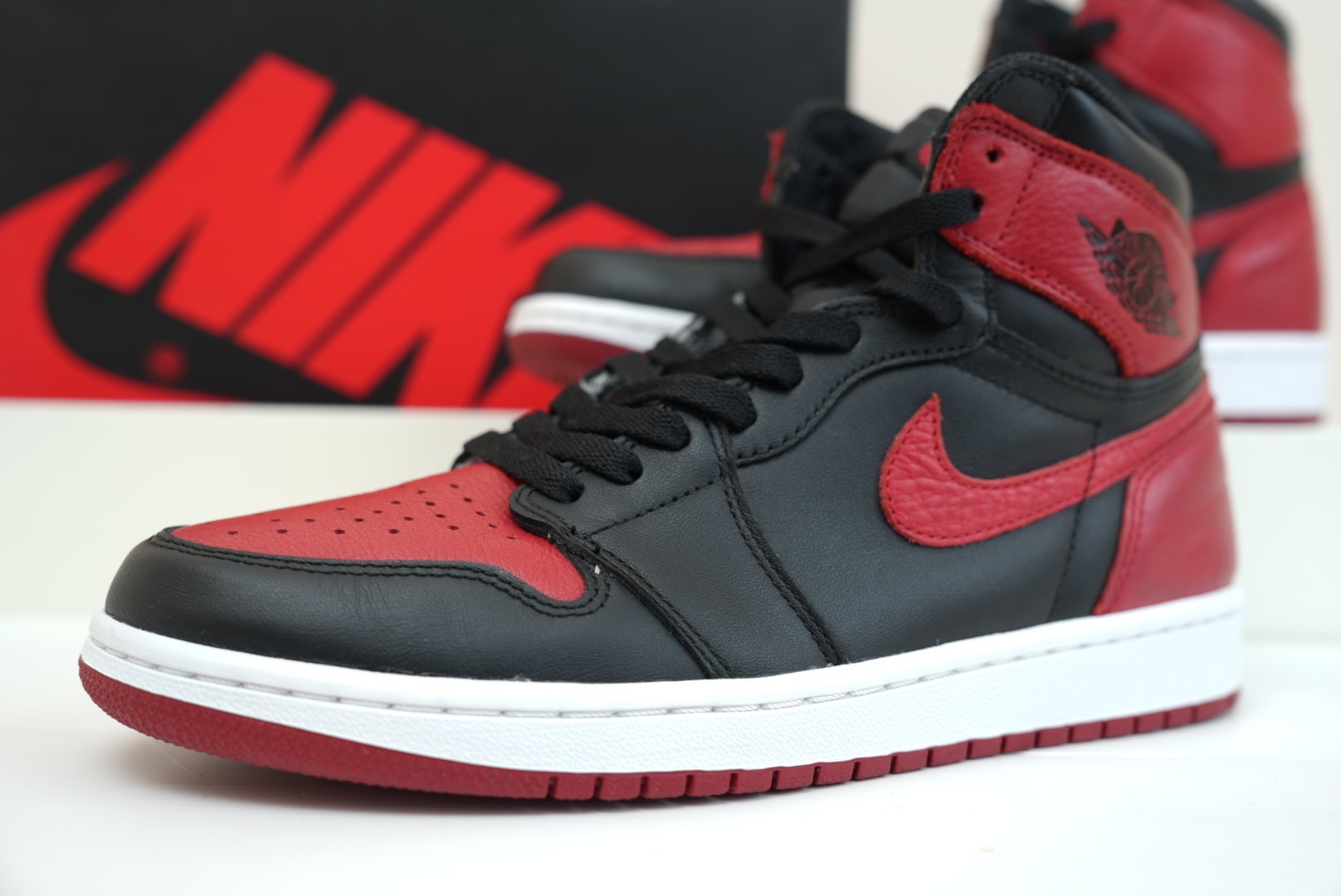 Nike Air Jordan 1 Retro High OG "Bred/Banned" (2016)