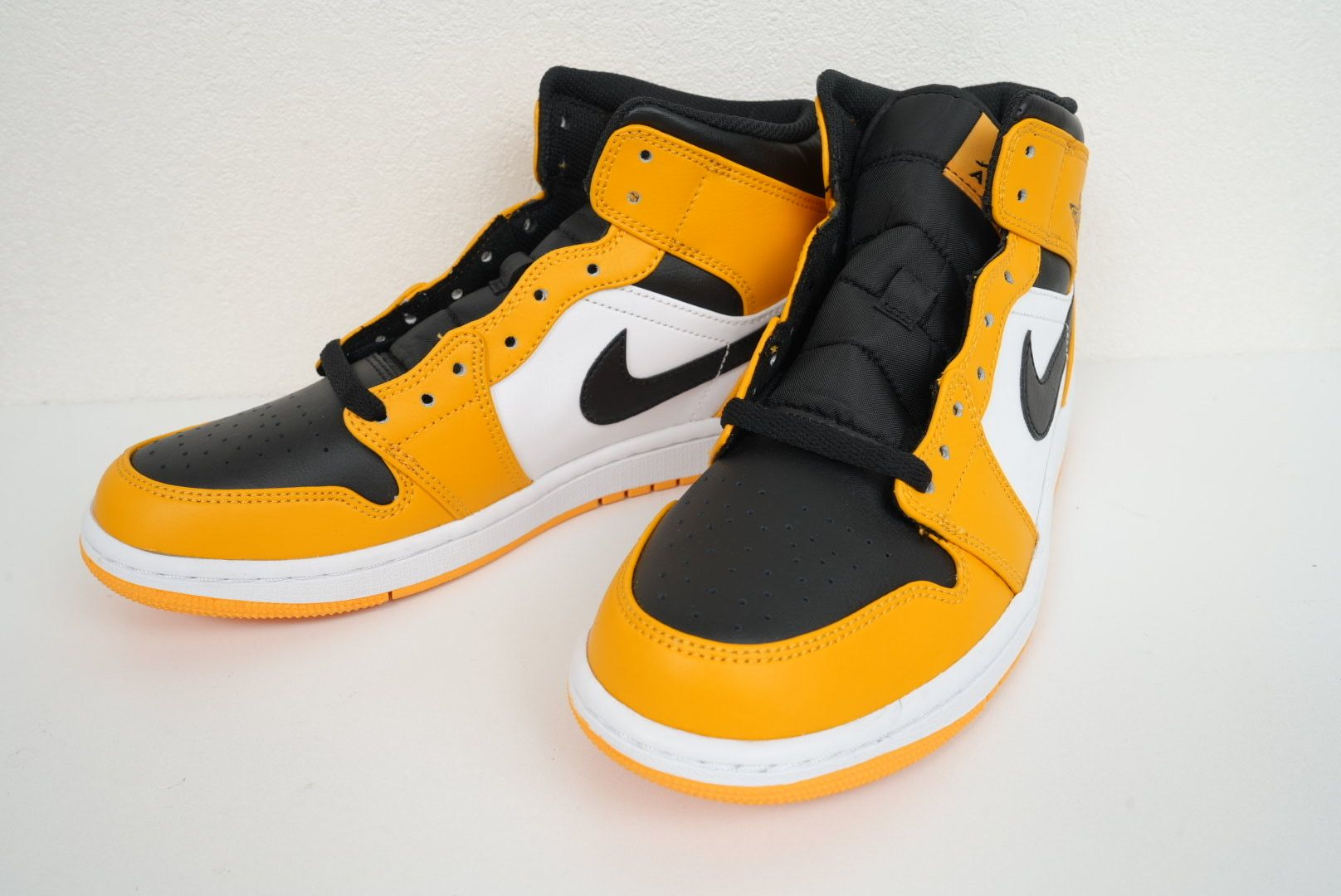 Nike Air Jordan 1 Mid "Taxi"