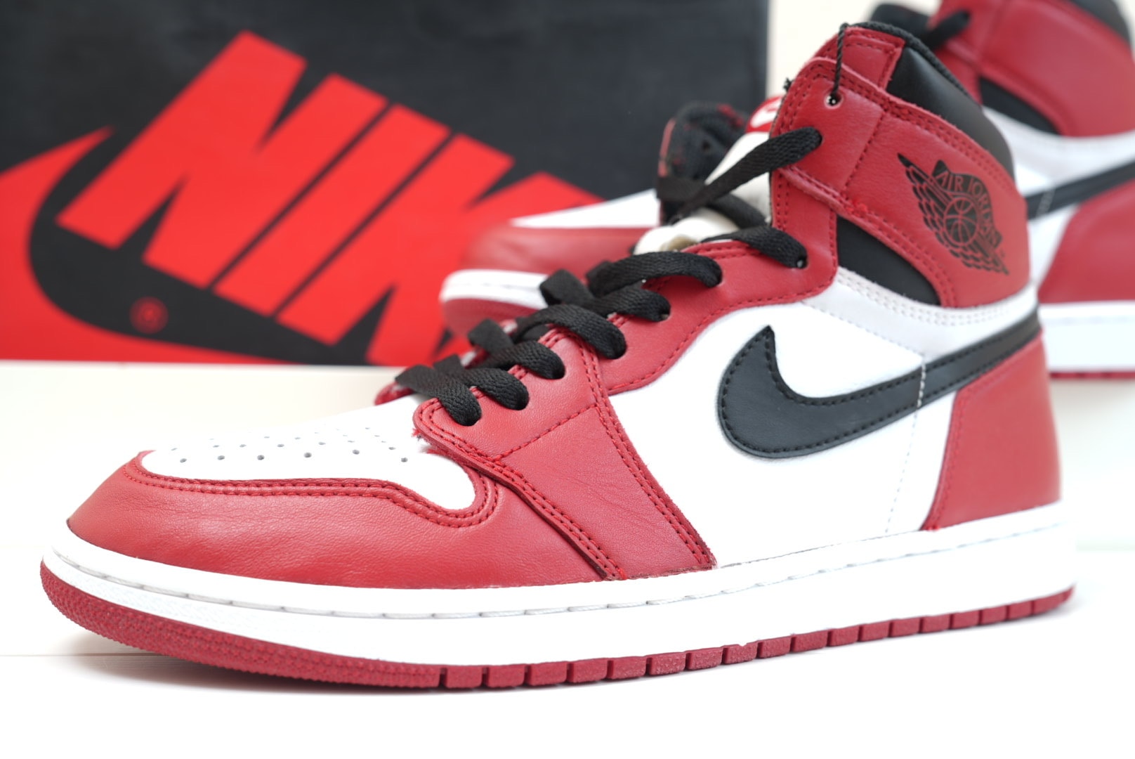 Nike Air Jordan 1 Retro High "Chicago" (2015)